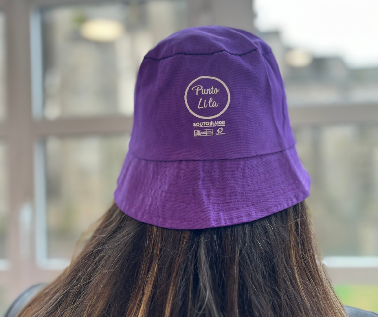 merchandising especializado sobre campañas de igualdad creadas por Crear Galicia