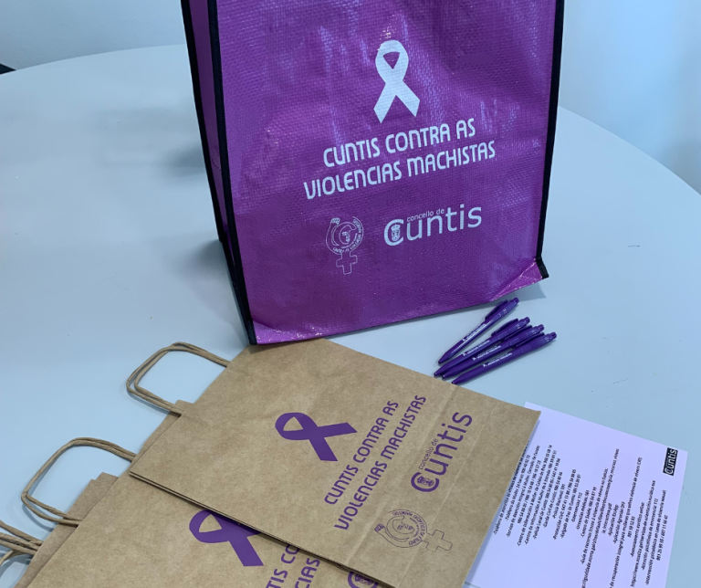 merchandising especializado sobre campañas de igualdad creadas por Crear Galicia